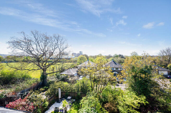 5 bed property, in Blackheath Park, £1,800,000