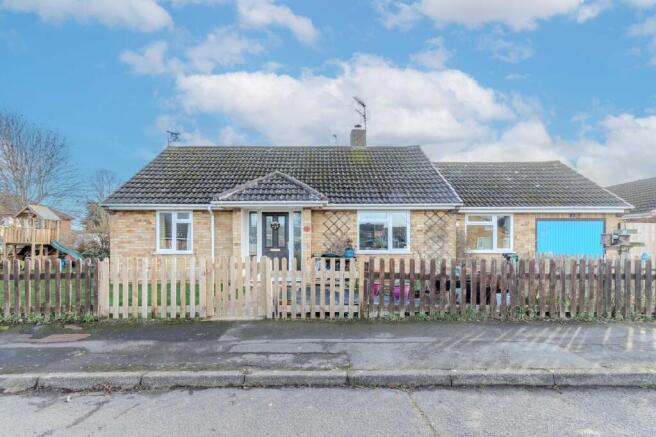 2 bed property, in Constance Drive, £390,000