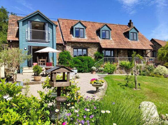 4 bed property, in Eastacombe, £600,000