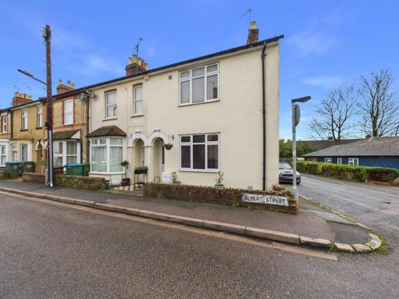 2 bed property, in Albert Street, £315,000