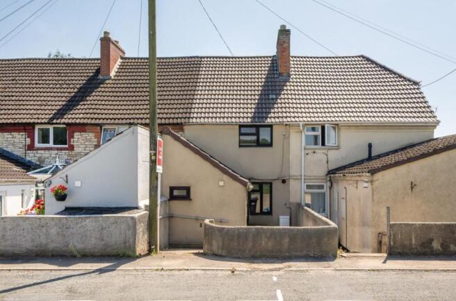 2 bed property, in Main Street, £145,000