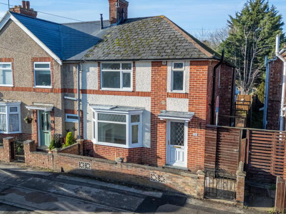 3 bed property, in Boddington Road, £240,000