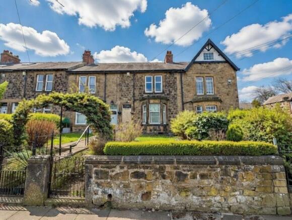 2 bed property, in Long Bank, £175,000
