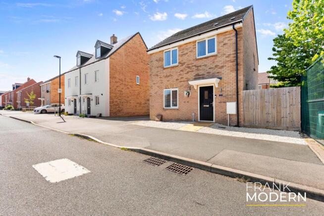 3 bed property, in Sandown Drive, £250,000