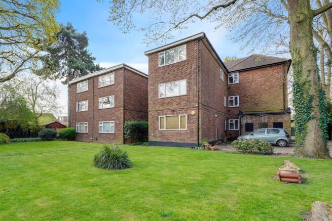 1 bed property, in Lincoln Court, £250,000