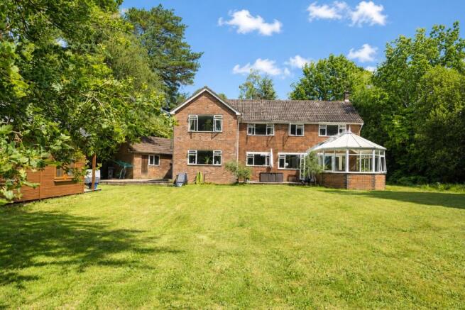 5 bed property, in Grayshott, £1,175,000