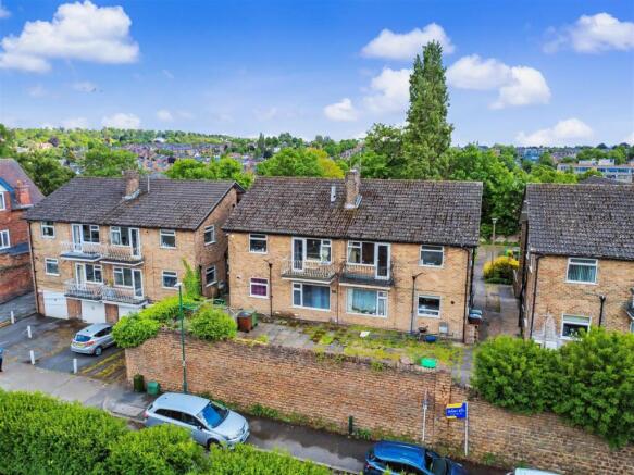 2 bed property, in Milton Court, £120,000