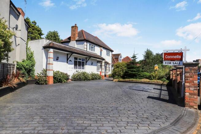 4 bed property, in Bhylls Lane, £475,000