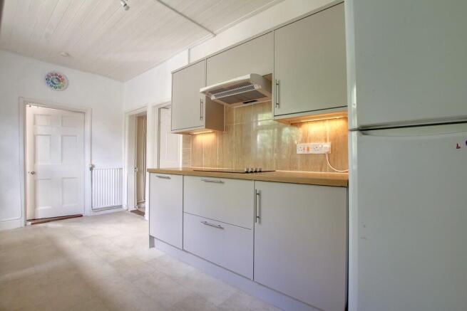 3 bed property, in Wenny Road, £198,000