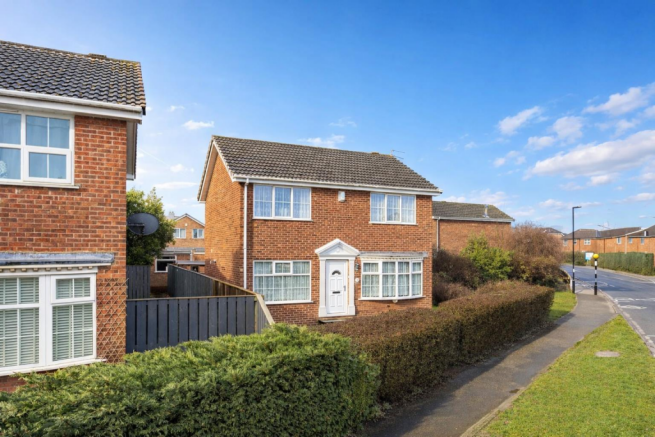 4 bed property, in Rawcliffe Lane, £350,000