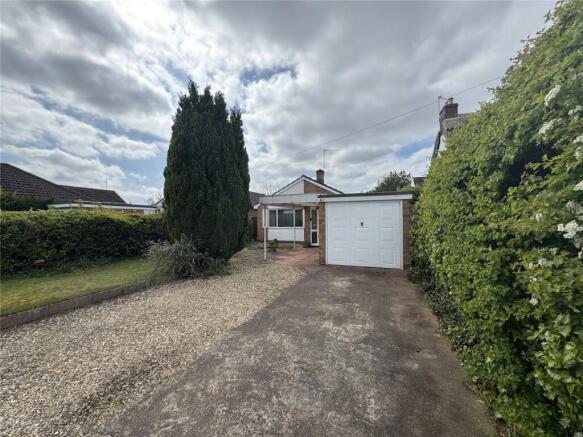 2 bed property, in Whitnash Road, £325,000