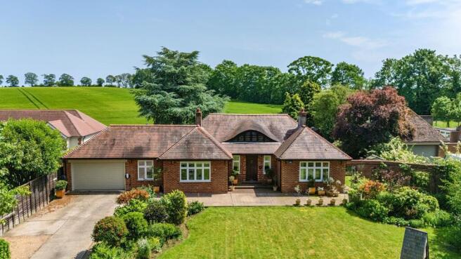 4 bed property, in Lincoln Road, £675,000