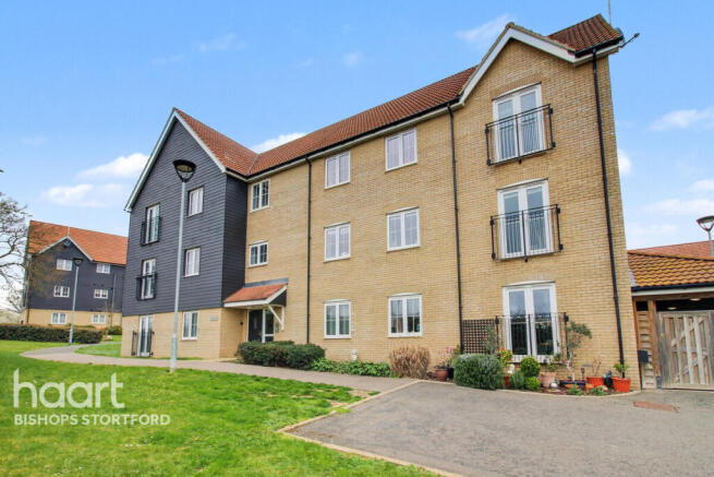 2 bed property, in Bishop's Stortford CM23, £290,000