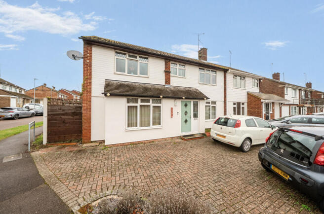 4 bed property, in Borrowdale Avenue, £450,000
