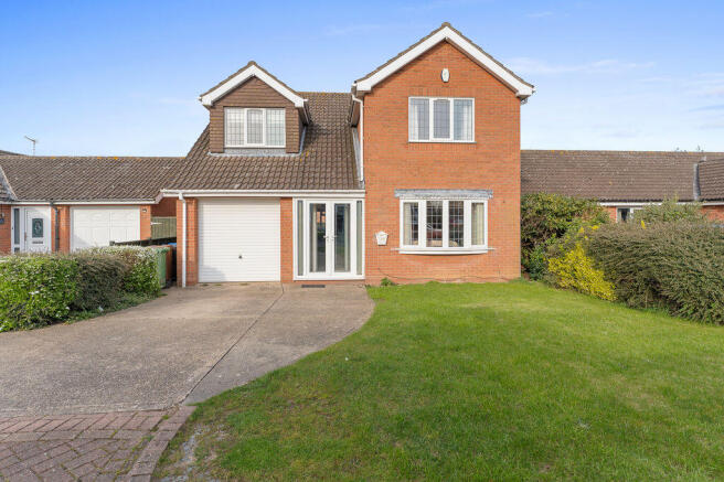 4 bed property, in Shaw Drive, £285,000