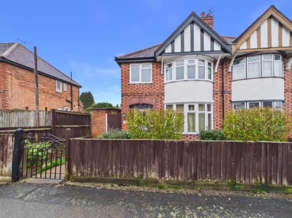 3 bed property, in Ainsdale Road, £275,000