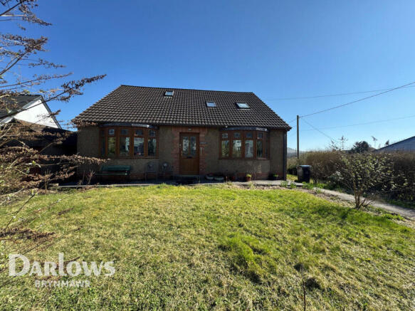 4 bed property, in Intermediate Road, £300,000
