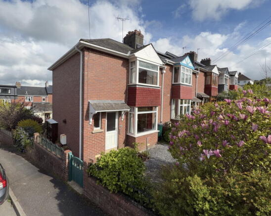 3 bed property, in Hilbrook Road, £375,000