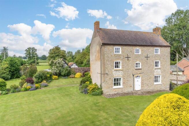 6 bed property, in Culmington, £799,000