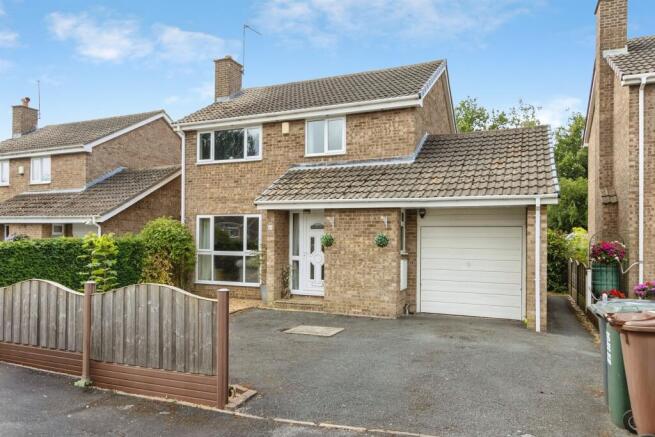 4 bed property, in Ashwood, £340,000