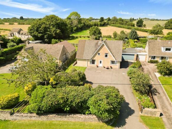 4 bed property, in Far Oakridge, £735,000