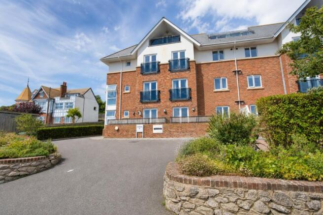 2 bed property, in Seabrook Road, £245,000