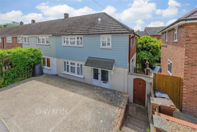 3 bed property, in Sycamore Road, £325,000
