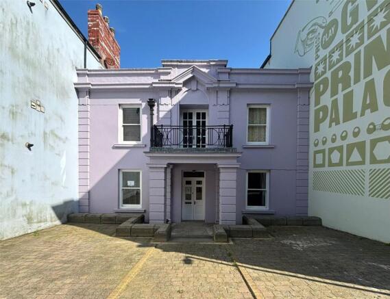 1 bed property, in St. Marys Street, £250,000