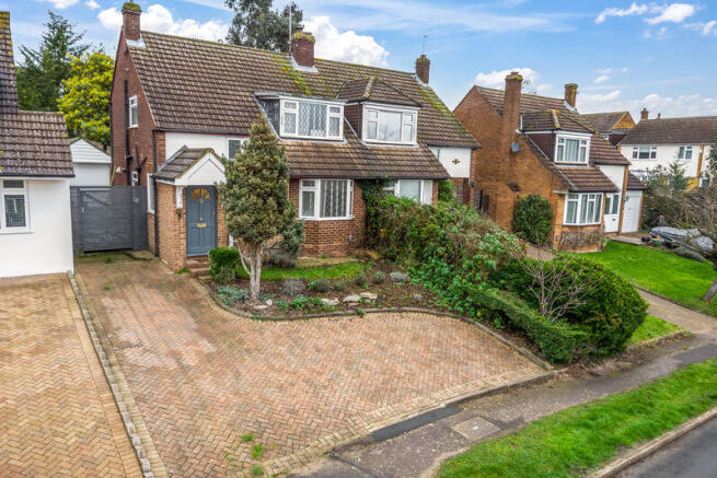 3 bed property, in Cranfield Crescent, £665,500