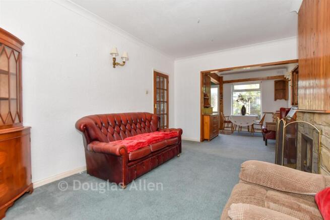 3 bed property, in Chaseside Close, £455,000