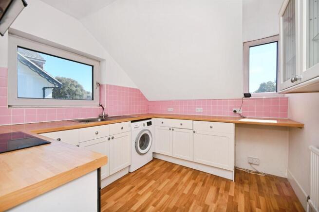 1 bed property, in Springfield Road, £230,000
