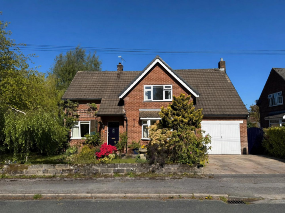 3 bed property, in Fairbourne Avenue, £675,000