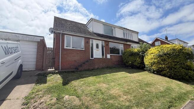 3 bed property, in Rosecroft Avenue, £185,000