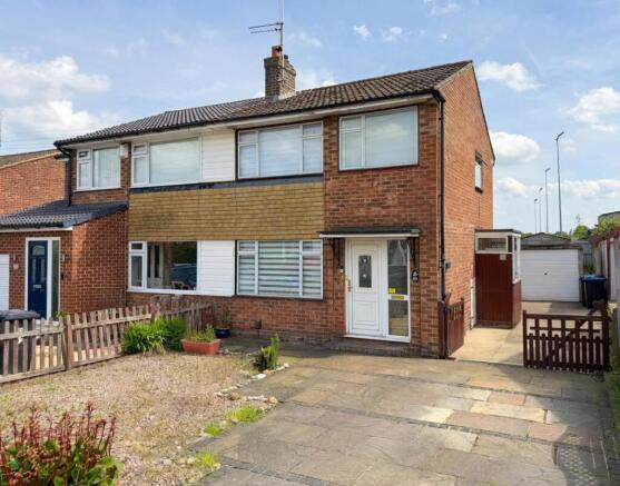 3 bed property, in Olive Walk, £250,000