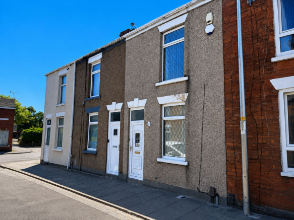 2 bed property, in Saunders Street, £65,000