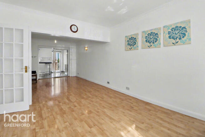 4 bed property, in Pembroke Road, £699,950