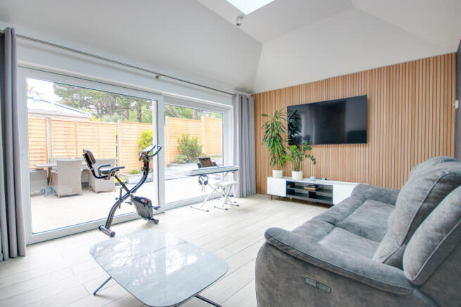 3 bed property, in WEST END! EXTENDED! WOW FACTOR LOUNGE! NO CHAIN!, £400,000