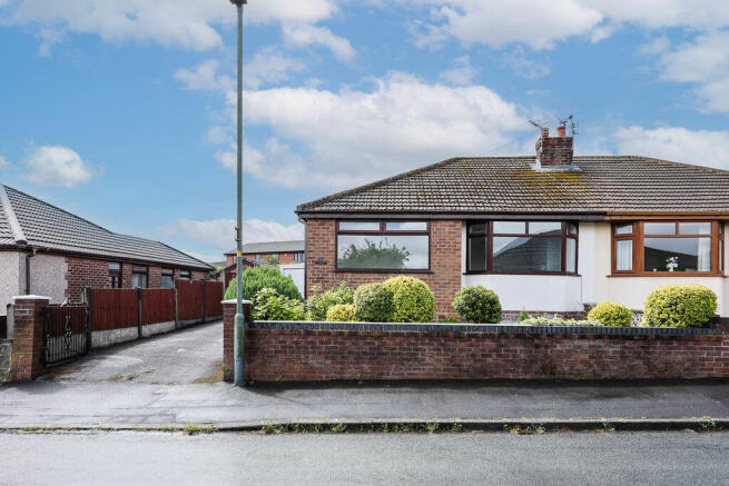 3 bed property, in Chimes Road, £199,950