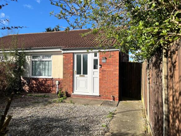 2 bed property, in Hall Road, £149,950