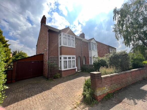 3 bed property, in Money Bank, £175,000