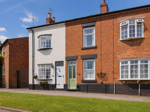 2 bed property, in Park Lane, £230,000