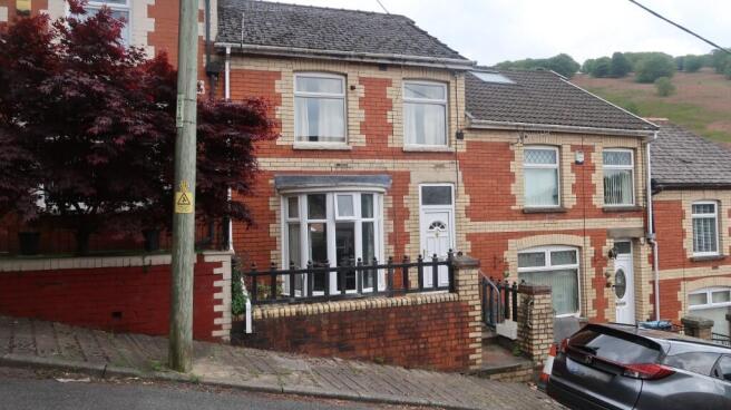 2 bed property, in Blenheim Road, £120,000