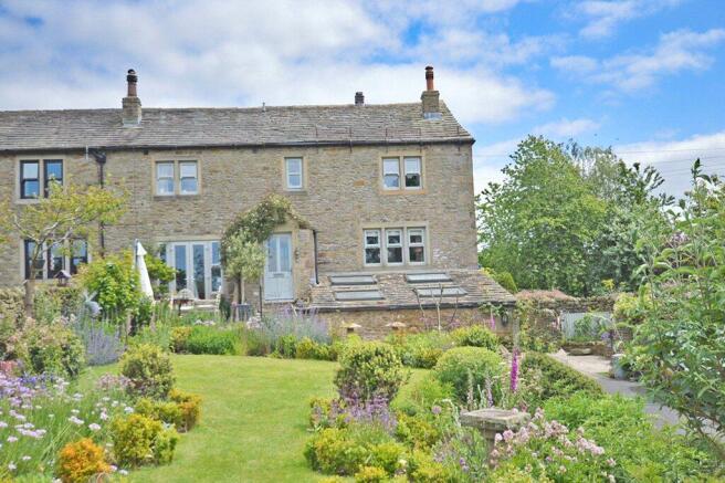 4 bed property, in Lower Caleb's Barn, £735,000