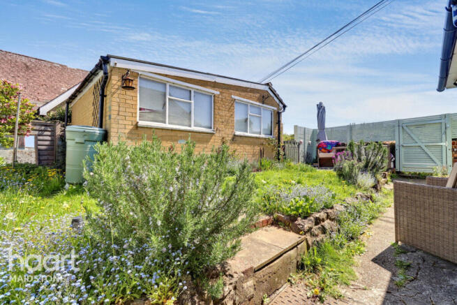 2 bed property, in The Green, £290,000