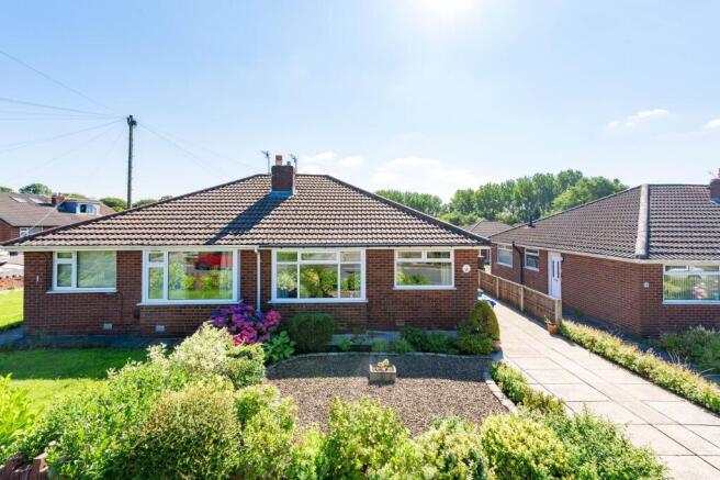 2 bed property, in Baytree Grove, £250,000