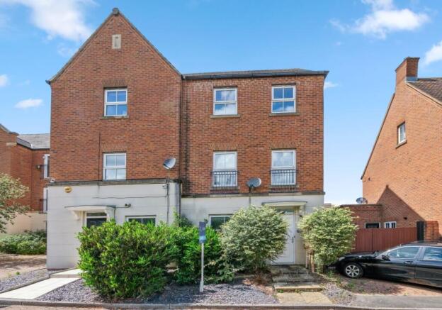 4 bed property, in 21 Stanwyck Lane, £275,000