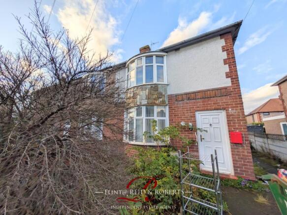 3 bed property, in Kings Avenue, £120,000