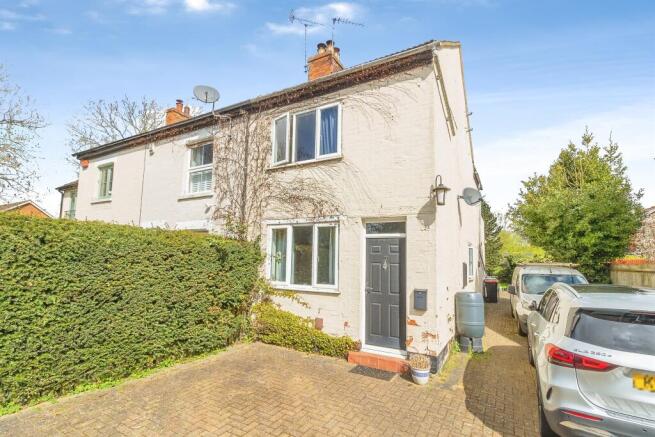 3 bed property, in Caldecotte Cottages, £325,000
