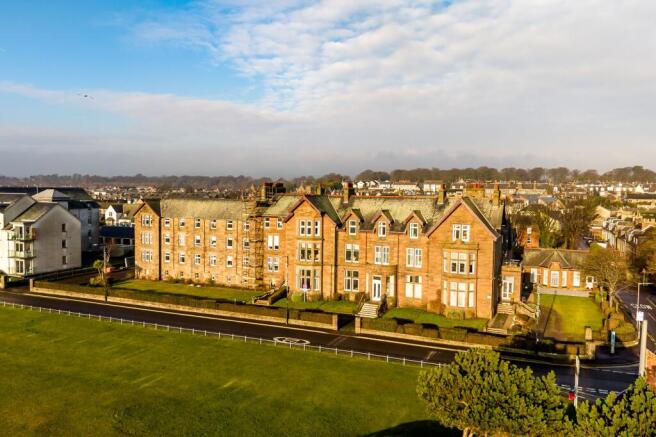 4 bed property, in Flat 4 Bruce Court, £350,000