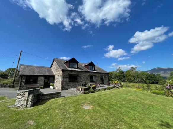 4 bed property, in Ysgubor Cae'R Blaidd, £485,000